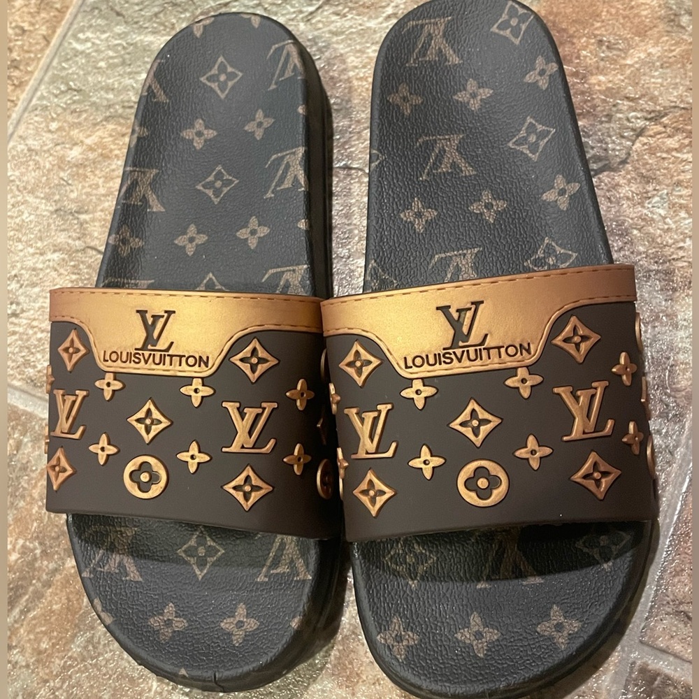 monogram logo slides slippers to match your bag or purse size 7.5 🔥💕